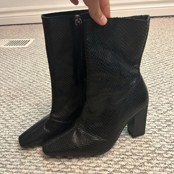 TOPSHOP SNAKE LEATHER BOOTS - Picture 3 of 5